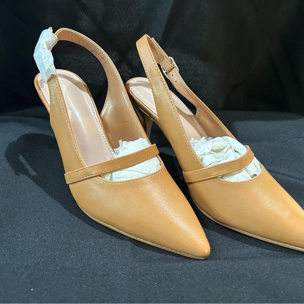 Ladies size 7.5 light brown 3” heels-new in the box